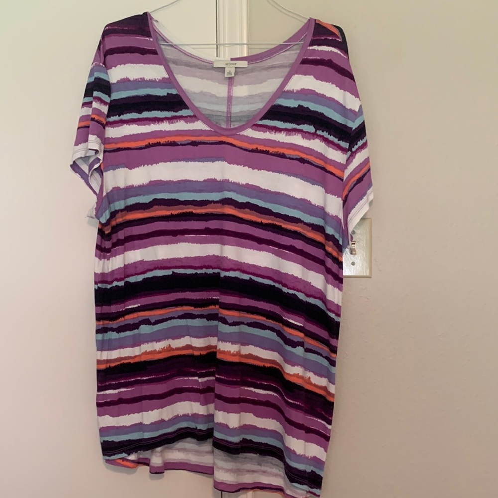 Women’s short sleeve scoop neck shirt size 2XL. Like new.